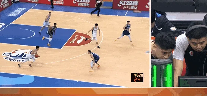 开云官网-谷泽浴快攻时被青岛球员两人夹击撞倒，裁判吹罚普通犯规